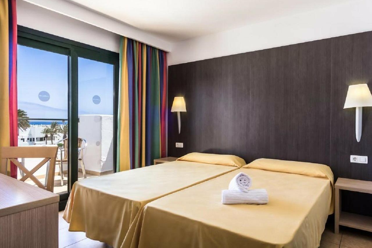 Bluebay Lanzarote Apartment Costa Teguise Bagian luar foto